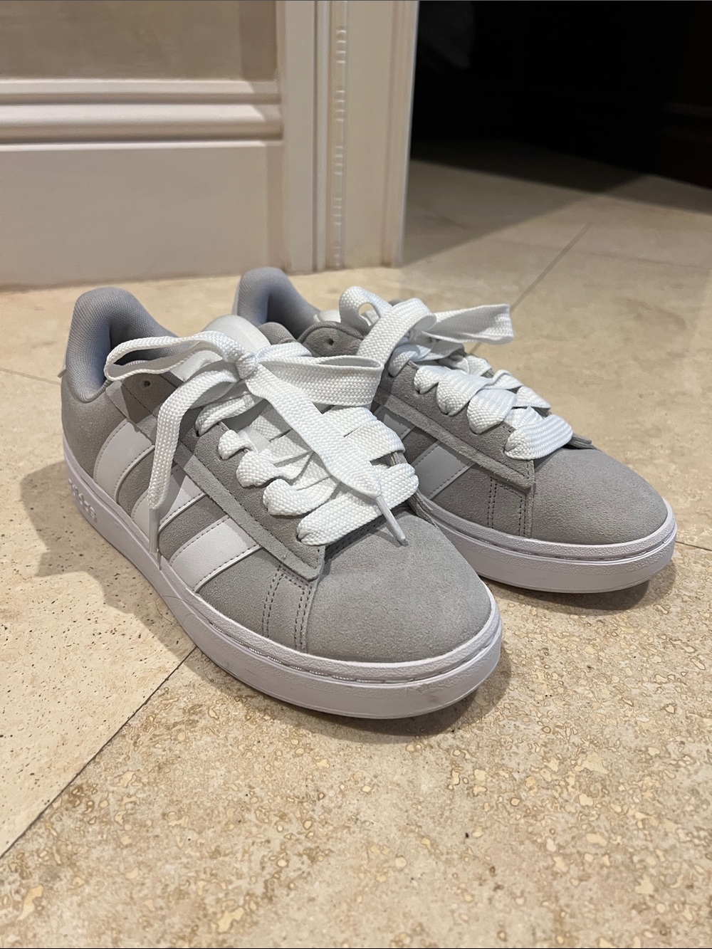 Like new adidas Women's Light Gray Cloudfoam Suede  Sneakers shoes 8